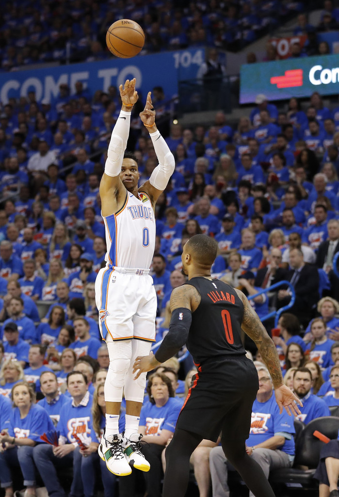 开云足球直播-雷霆绝地反击火箭，利拉德三分雨点燃全场