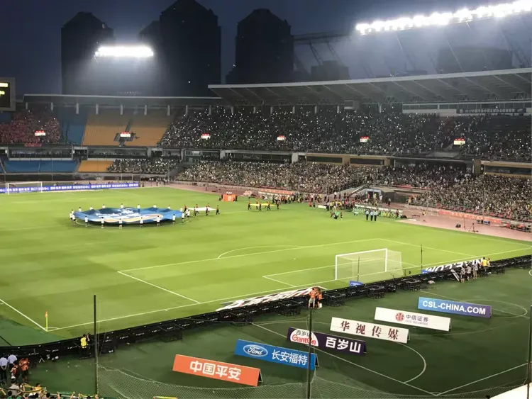 鲁能对阵塞维利亚，胜负难料