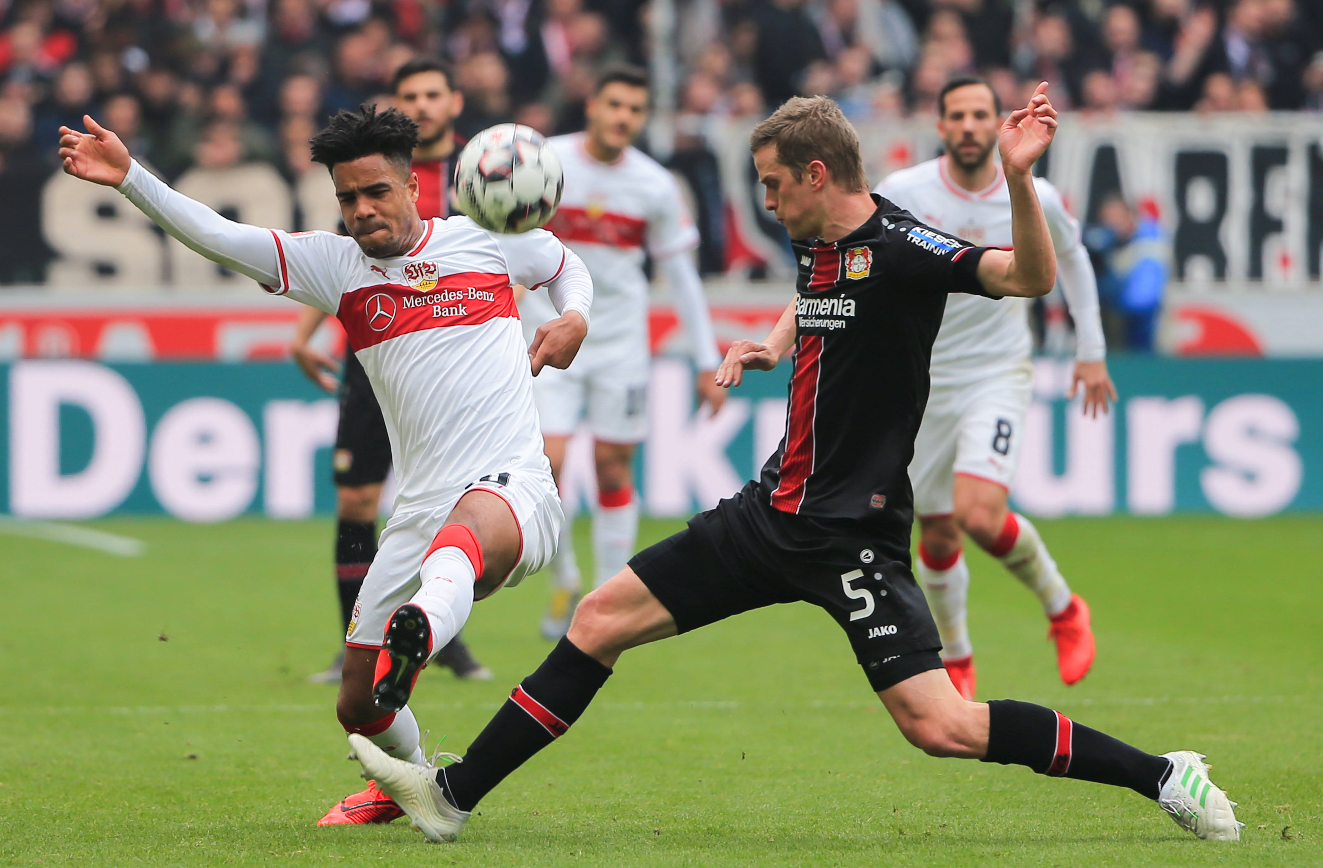 开云体育在线-弗赖堡主场大胜，全队庆祝胜利的简单介绍