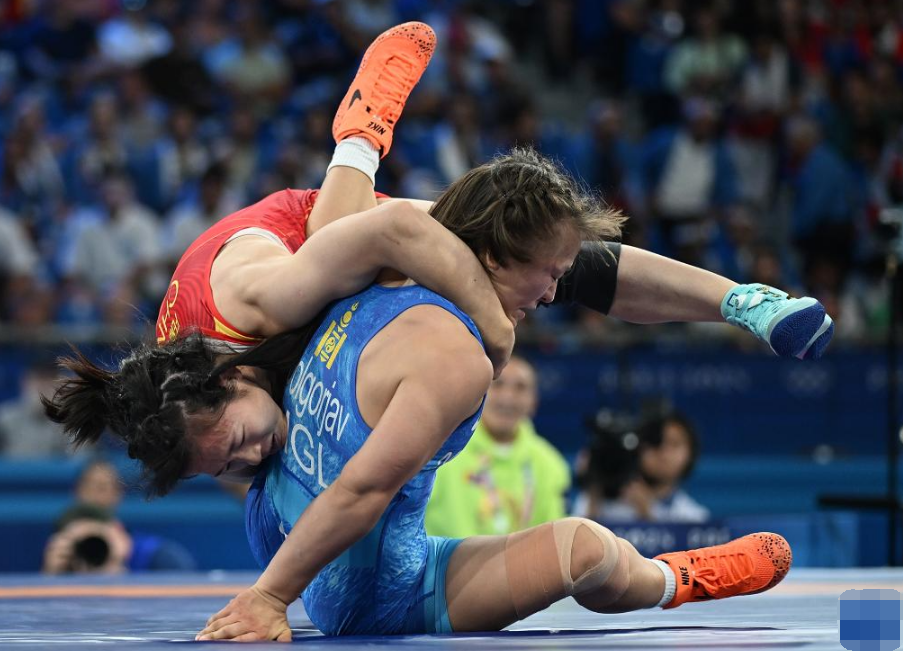 开云下载-关于摔跤冠军再次登顶，强势战胜对手夺冠的信息