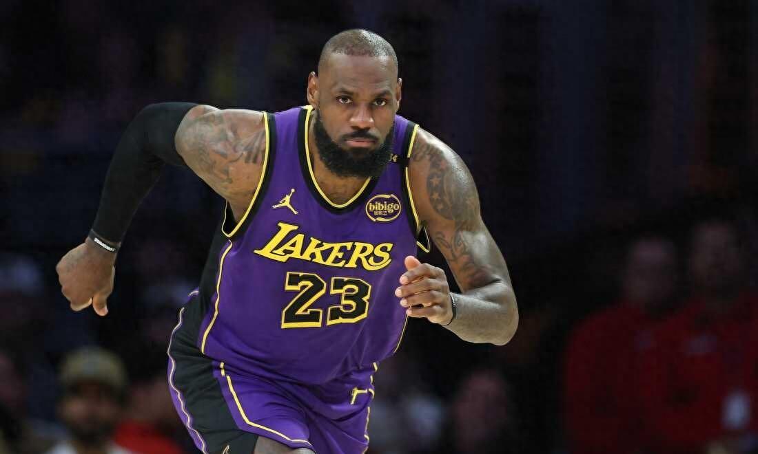 开云体育直播-湖人陷入困境，詹姆斯再次受伤的简单介绍