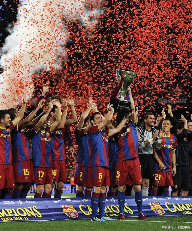 包含足球俱乐部联赛火爆进行中，球员斗志满满的词条