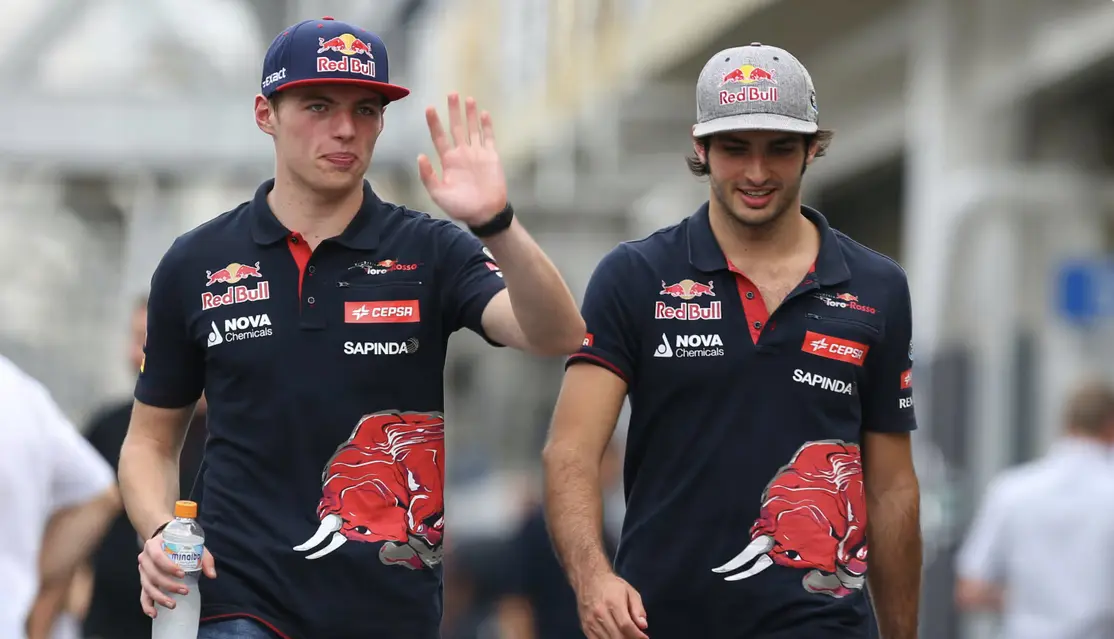 雷诺车队横扫红牛二队，塞恩斯带队取胜的简单介绍