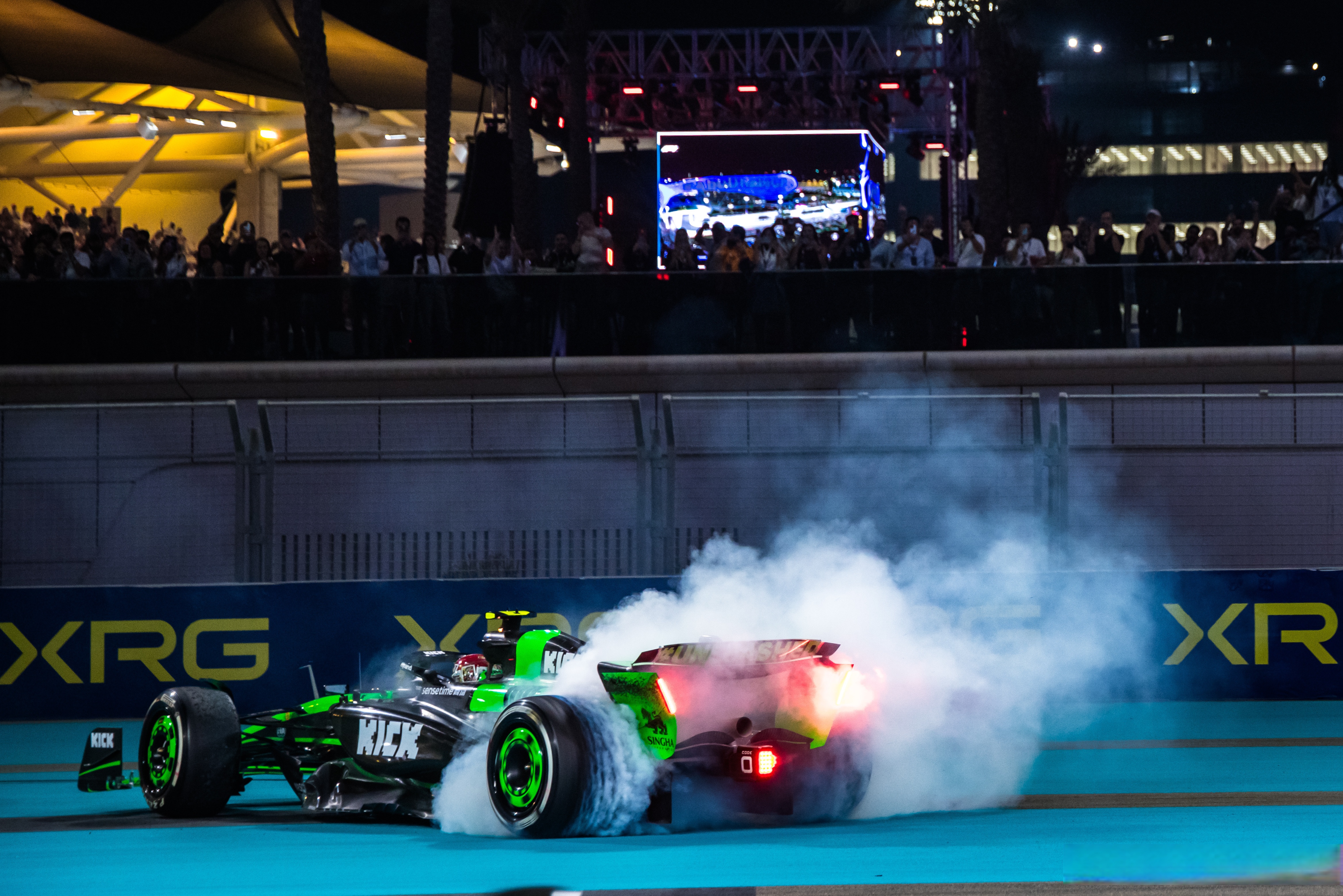 阿斯顿马丁逆转法拉利，周冠宇统治全场的简单介绍